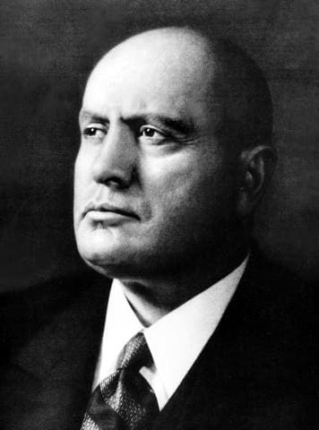صورة تاريخية لبينيتو موسوليني